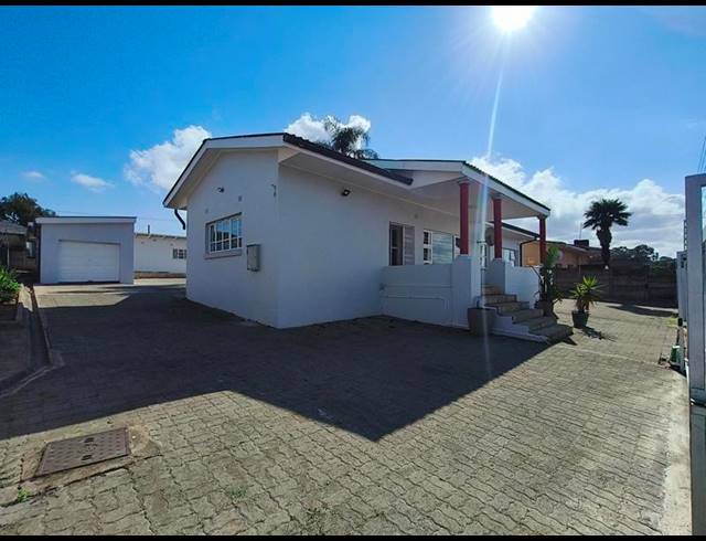 5 BEDROOM HOUSE FOR SALE IN NORWOOD